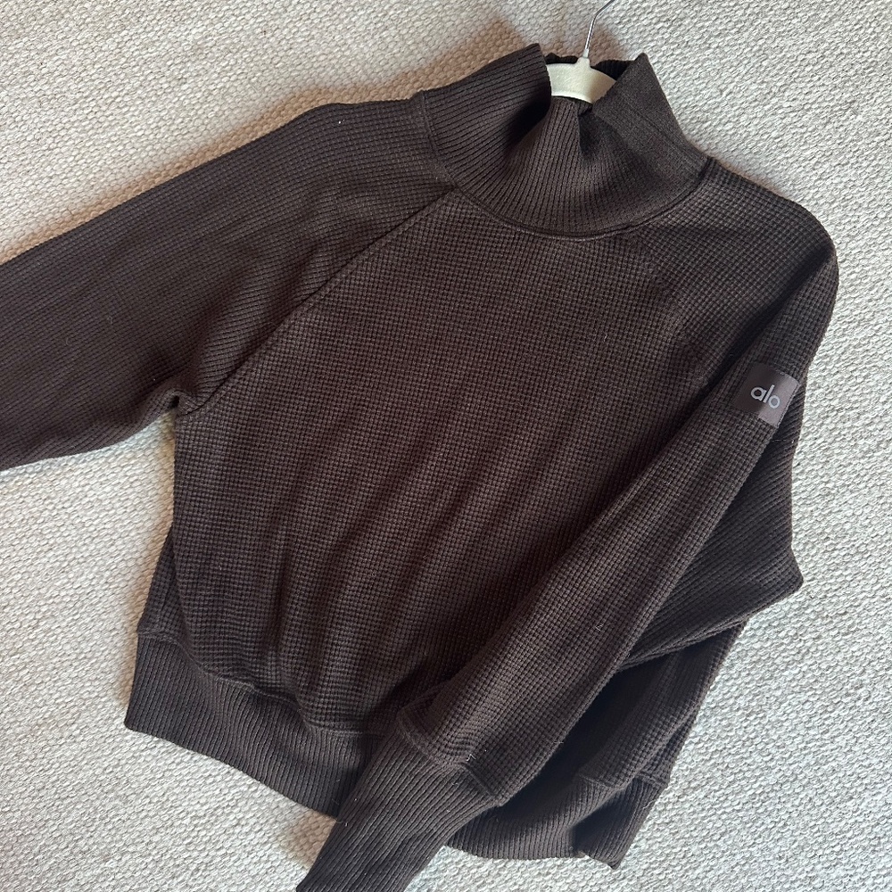 Alo Waffle Weekend Escape Mock Neck Long Sleeve - Picture 2 of 4